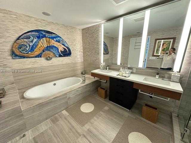 Small Image of 1 COLLINS AVE #602, Miami Beach Number 17