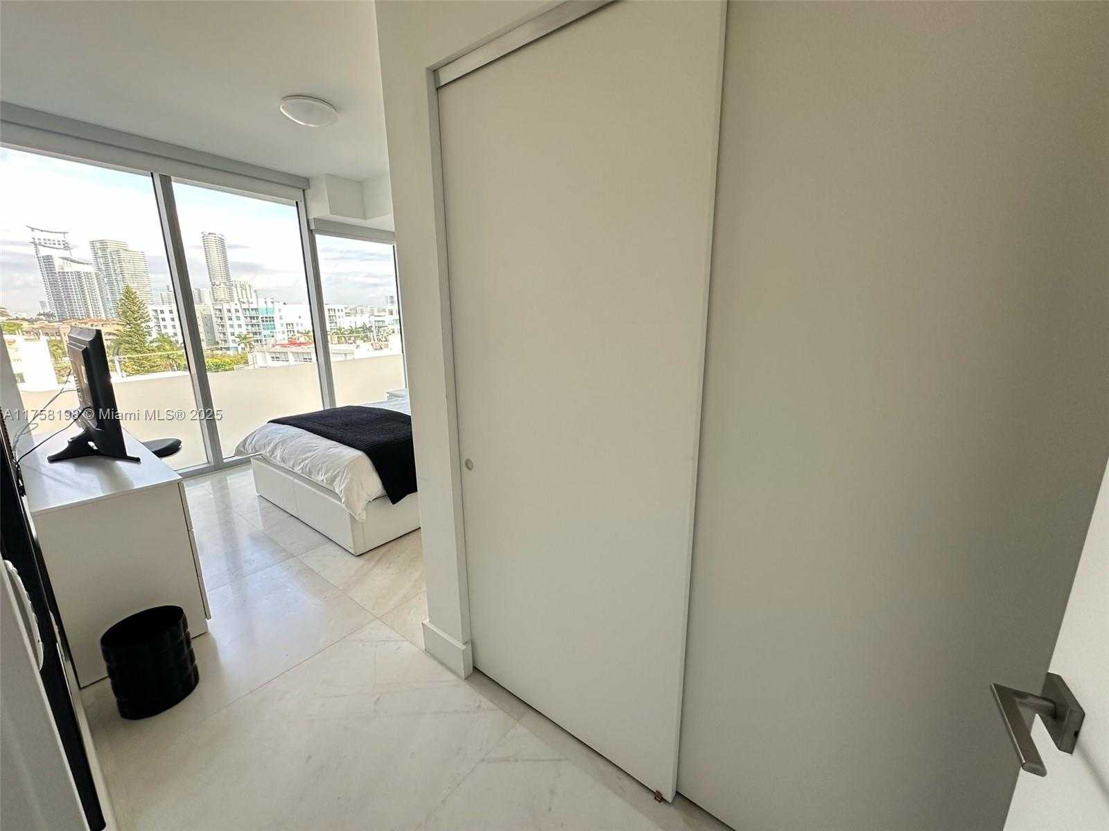 Small Image of 1 COLLINS AVE #602, Miami Beach Number 24