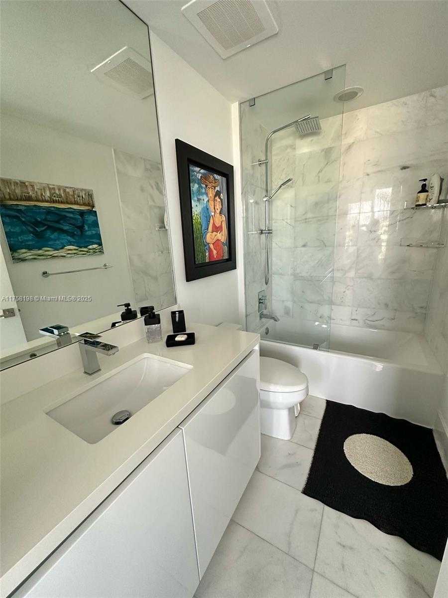 Small Image of 1 COLLINS AVE #602, Miami Beach Number 25