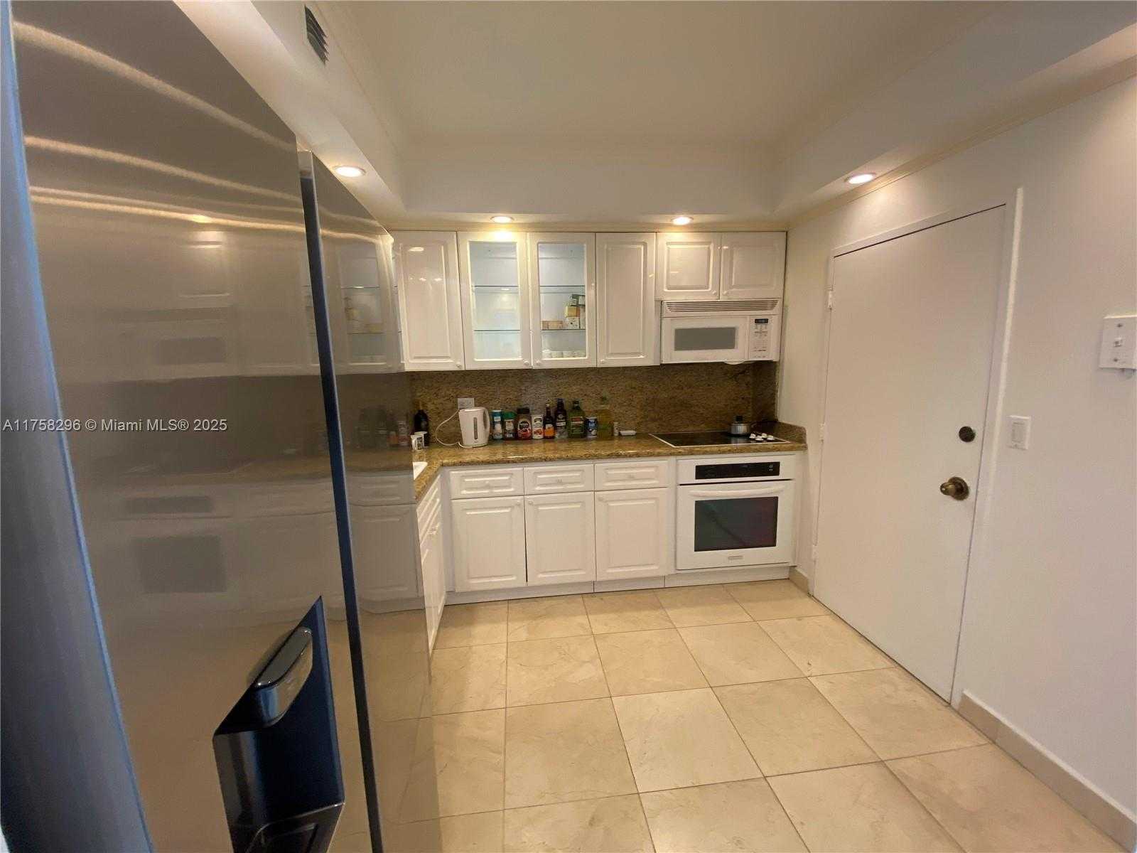 Small Image of 5555 COLLINS AVE #17A, Miami Beach Number 15