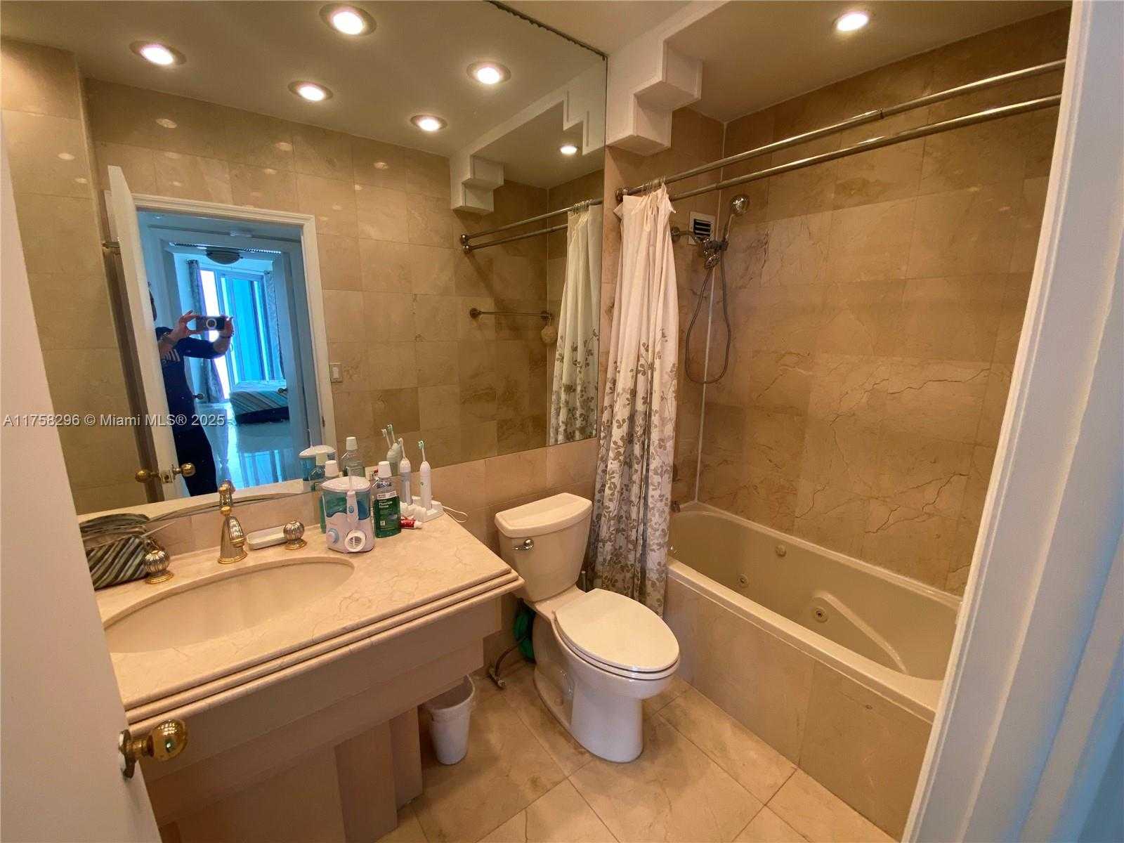 Small Image of 5555 COLLINS AVE #17A, Miami Beach Number 17