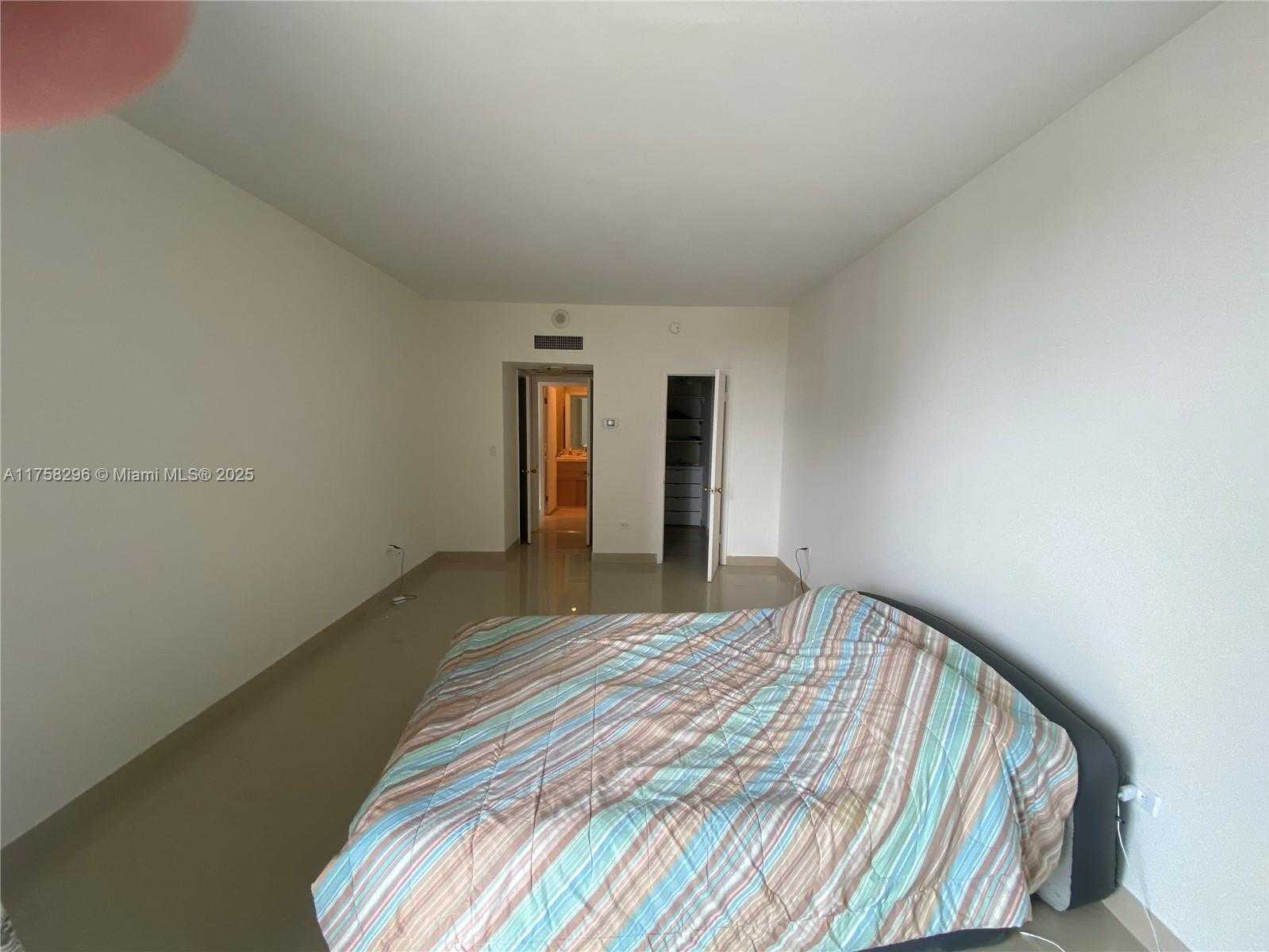 Small Image of 5555 COLLINS AVE #17A, Miami Beach Number 18