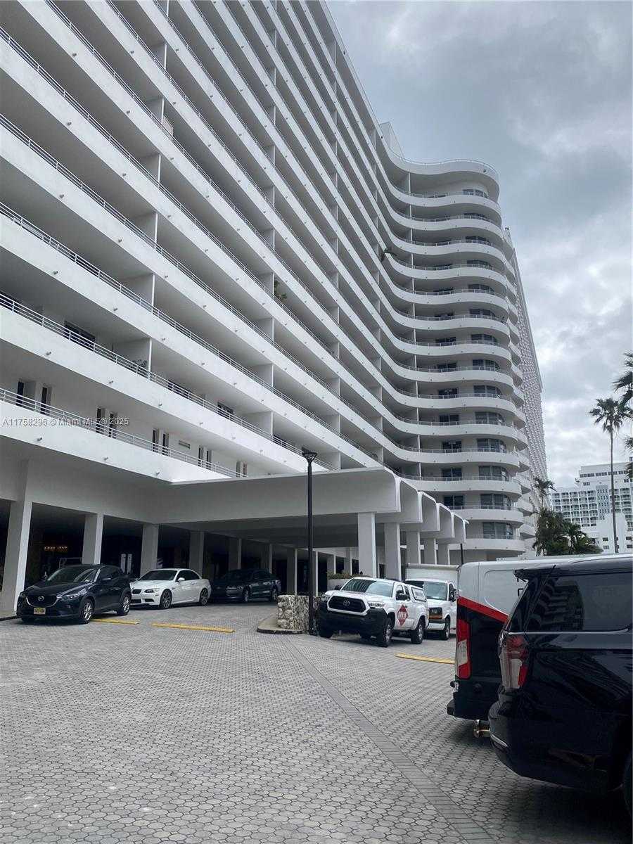 Small Image of 5555 COLLINS AVE #17A, Miami Beach Number 2