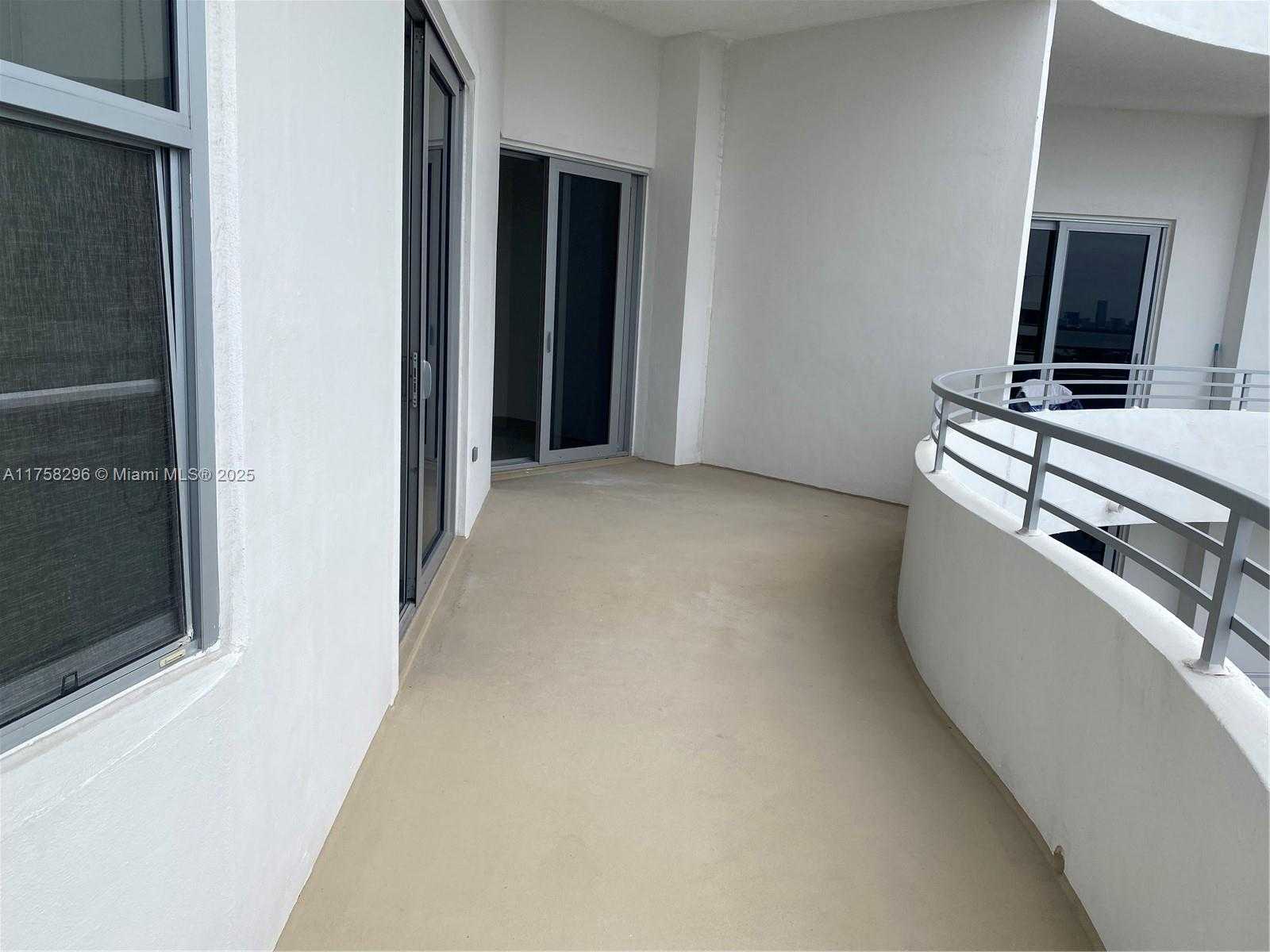 Small Image of 5555 COLLINS AVE #17A, Miami Beach Number 22
