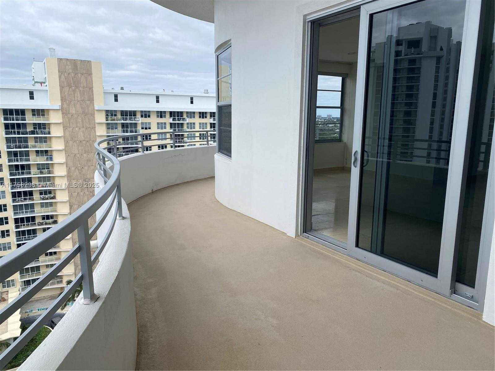 Small Image of 5555 COLLINS AVE #17A, Miami Beach Number 23