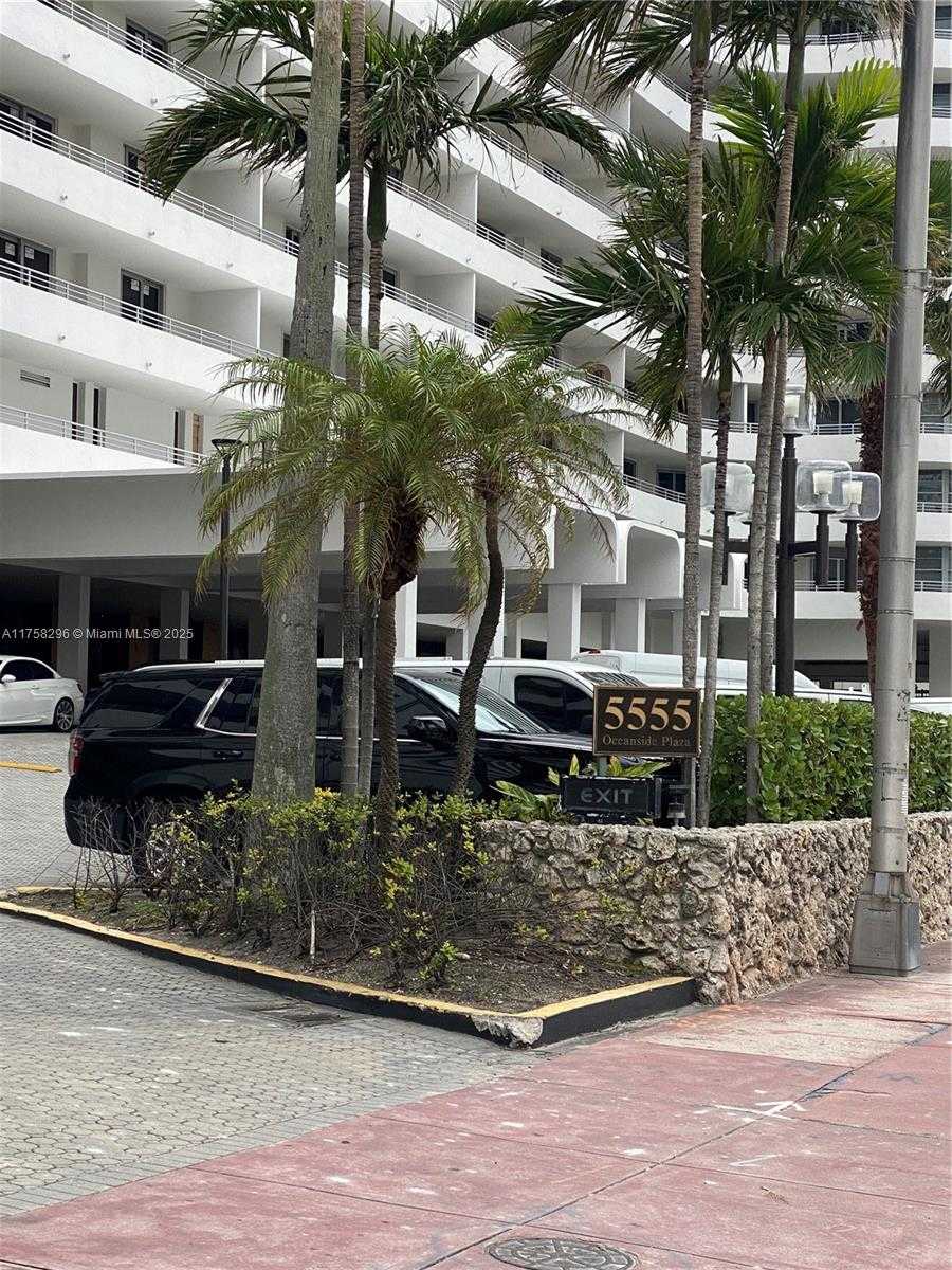 Small Image of 5555 COLLINS AVE #17A, Miami Beach Number 4