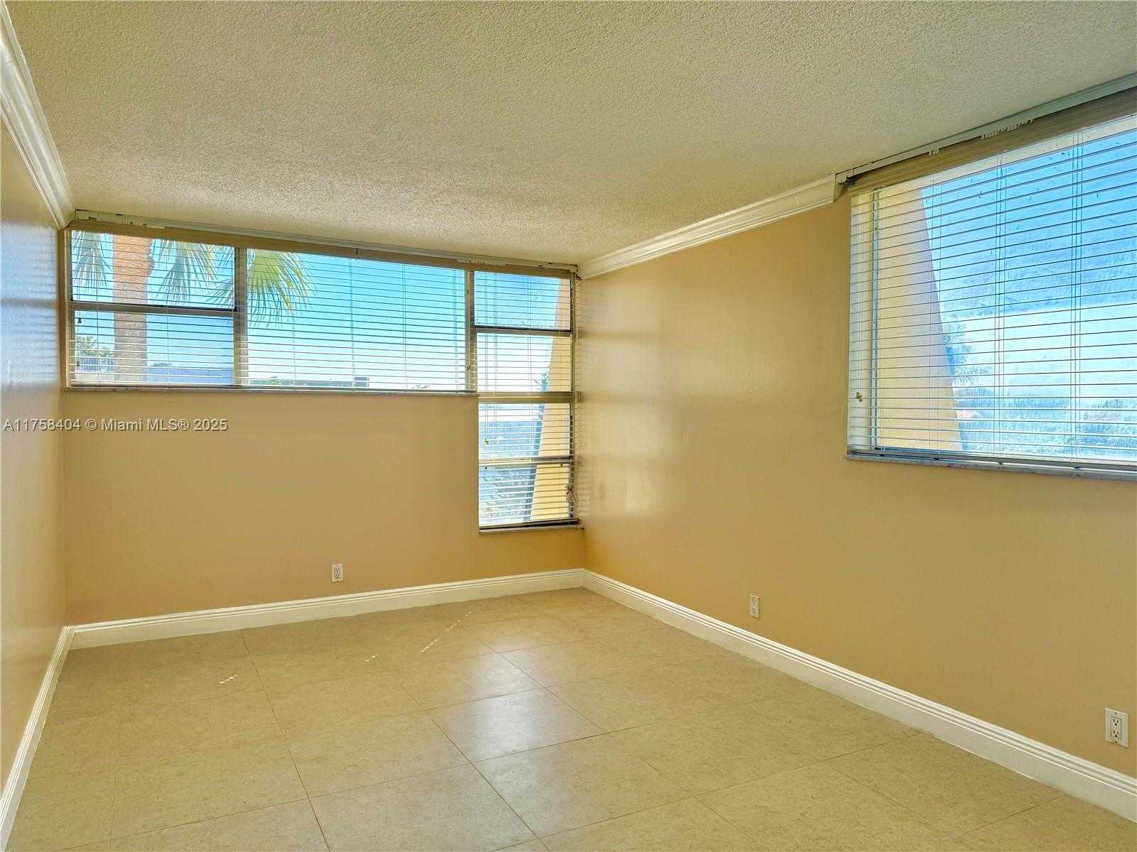 Small Image of 920 NORTH EAST 199TH ST #4J, Miami Number 15