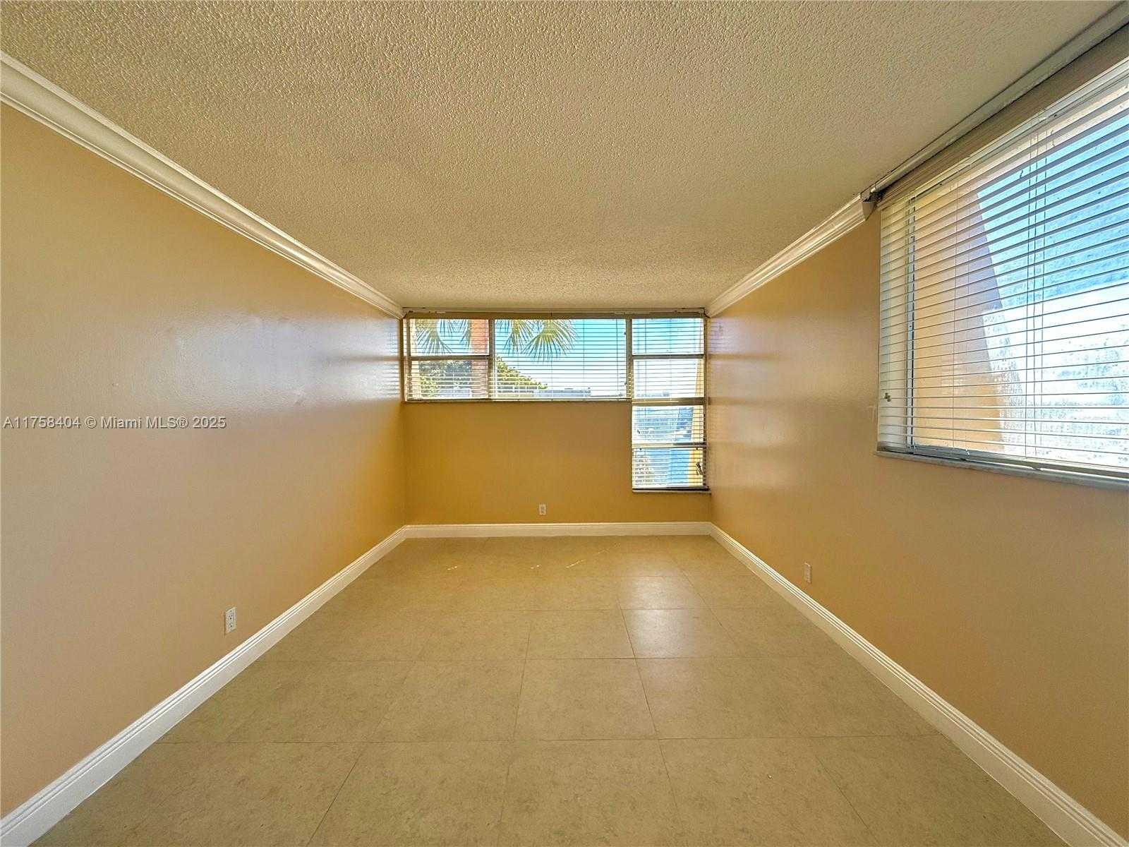 Small Image of 920 NORTH EAST 199TH ST #4J, Miami Number 16