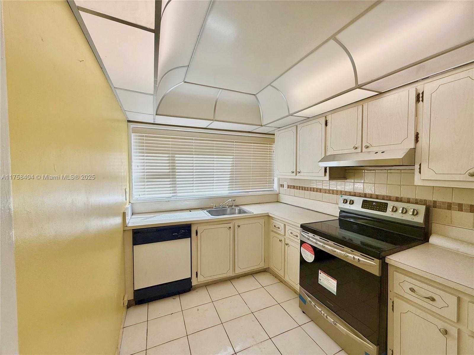 Small Image of 920 NORTH EAST 199TH ST #4J, Miami Number 22