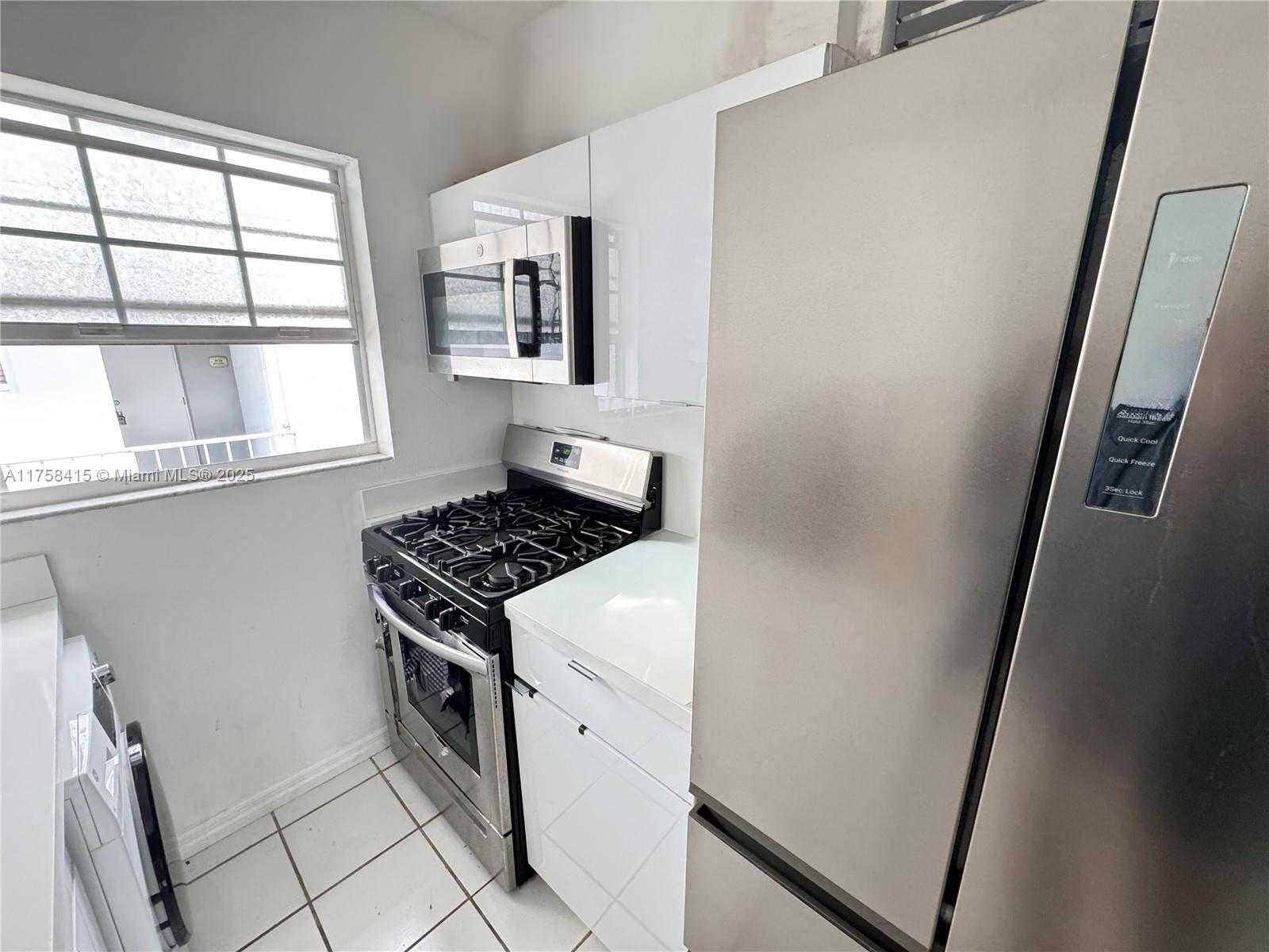 Small Image of 1611 WEST AVE #15, Miami Beach Number 11