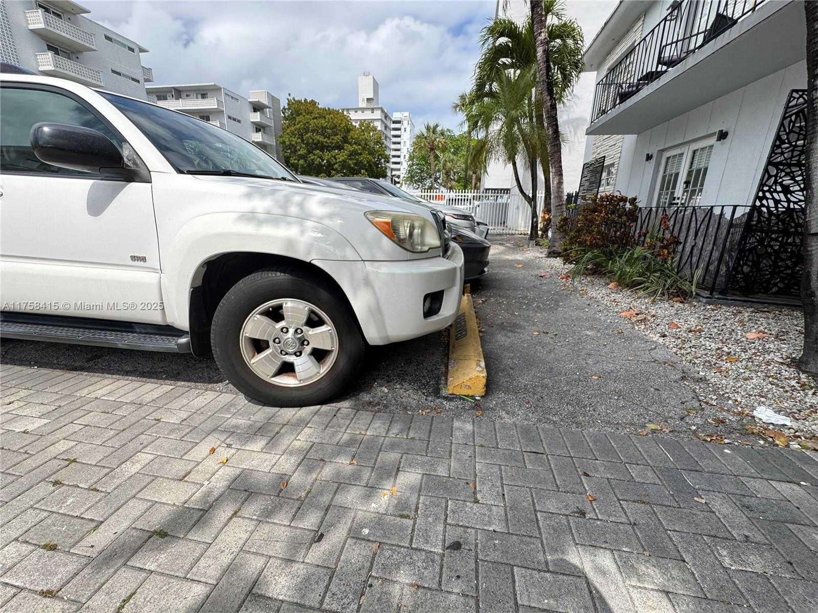 Small Image of 1611 WEST AVE #15, Miami Beach Number 18