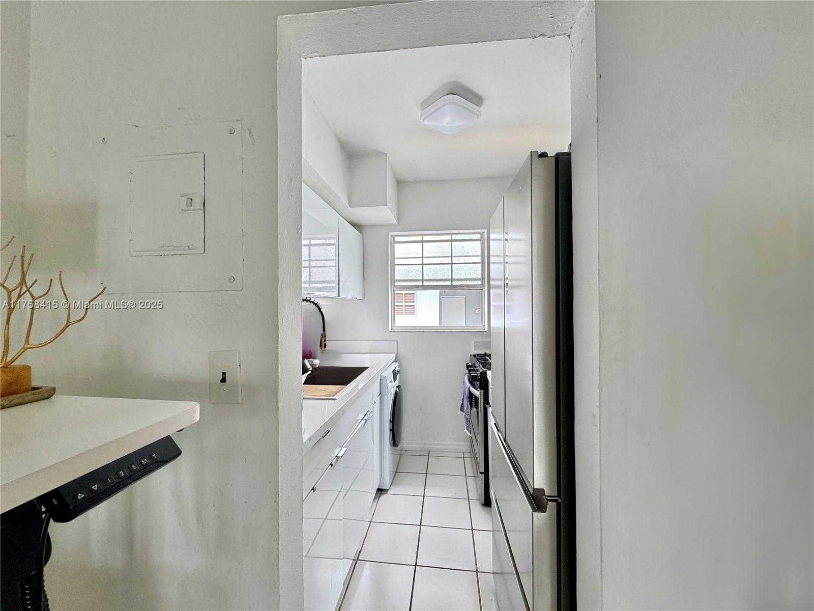 Small Image of 1611 WEST AVE #15, Miami Beach Number 8