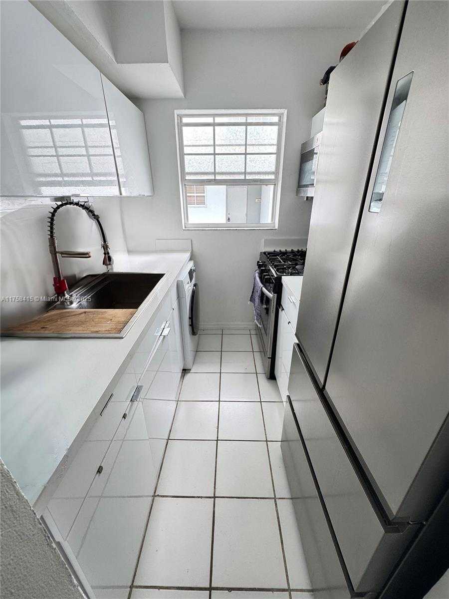 Small Image of 1611 WEST AVE #15, Miami Beach Number 9