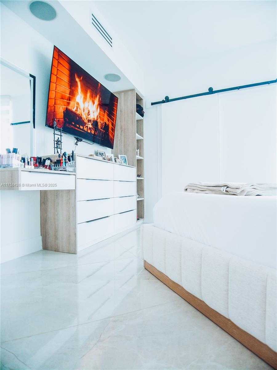 Small Image of 350 SOUTH MIAMI AVE #2314, Miami Number 15
