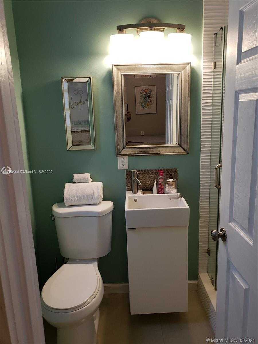 Small Image of 6767 INDIAN CREEK #11, Miami Beach Number 7