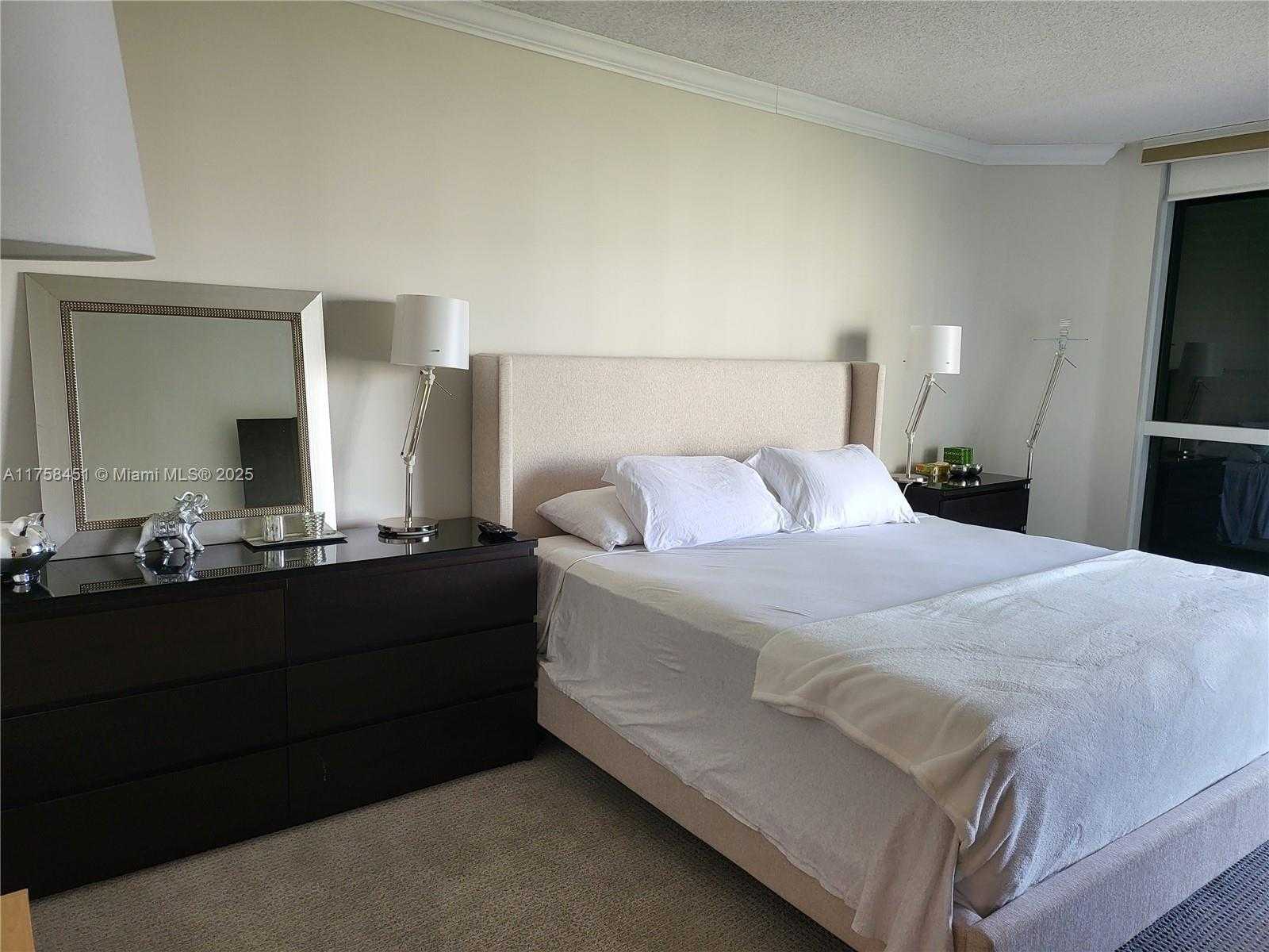 Small Image of 21205 YACHT CLUB DR #907, Aventura Number 10