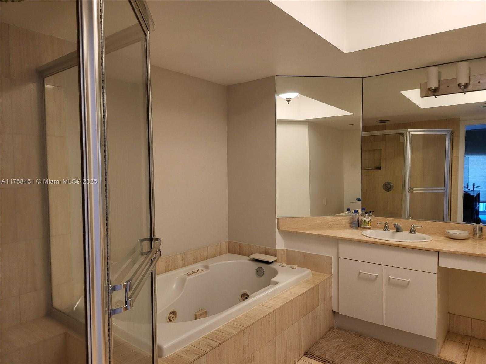 Small Image of 21205 YACHT CLUB DR #907, Aventura Number 13