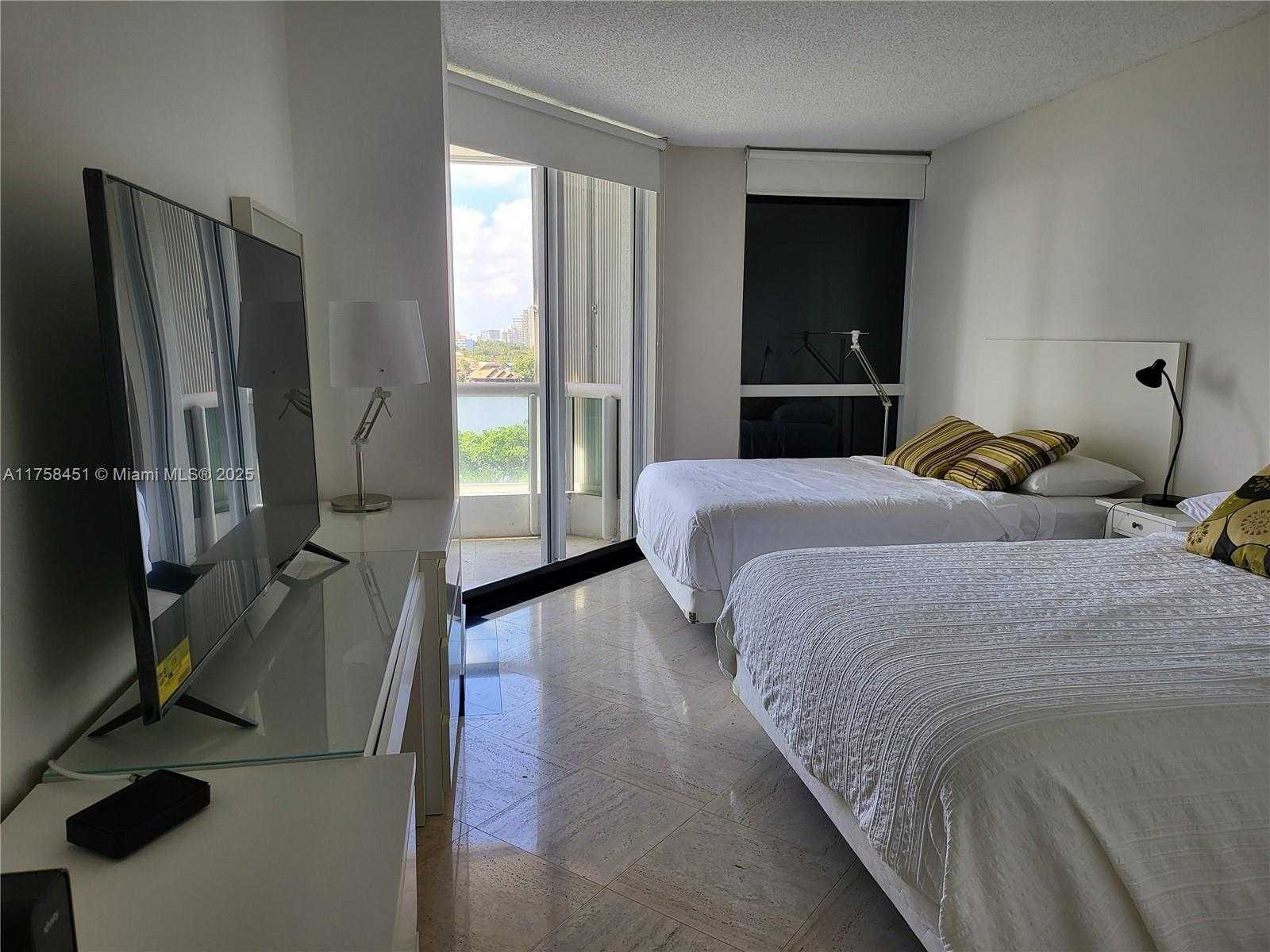 Small Image of 21205 YACHT CLUB DR #907, Aventura Number 14