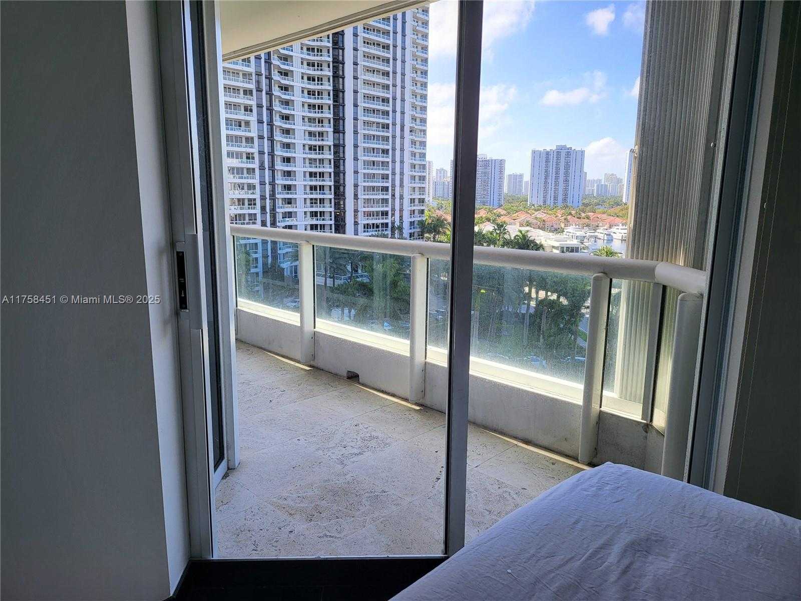 Small Image of 21205 YACHT CLUB DR #907, Aventura Number 15