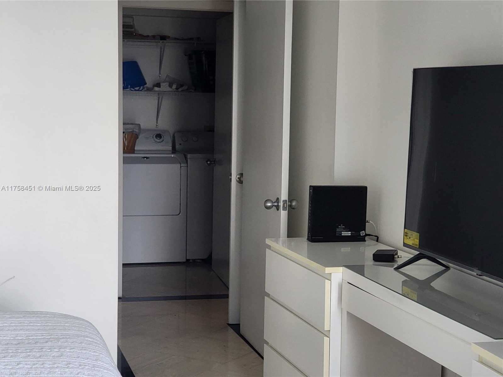 Small Image of 21205 YACHT CLUB DR #907, Aventura Number 17