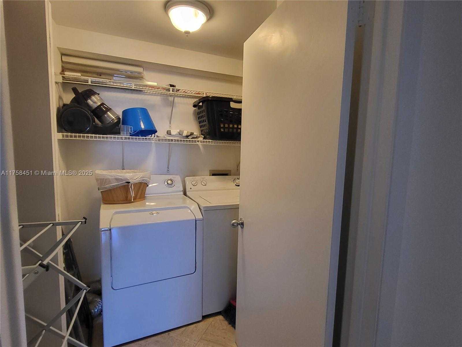 Small Image of 21205 YACHT CLUB DR #907, Aventura Number 19