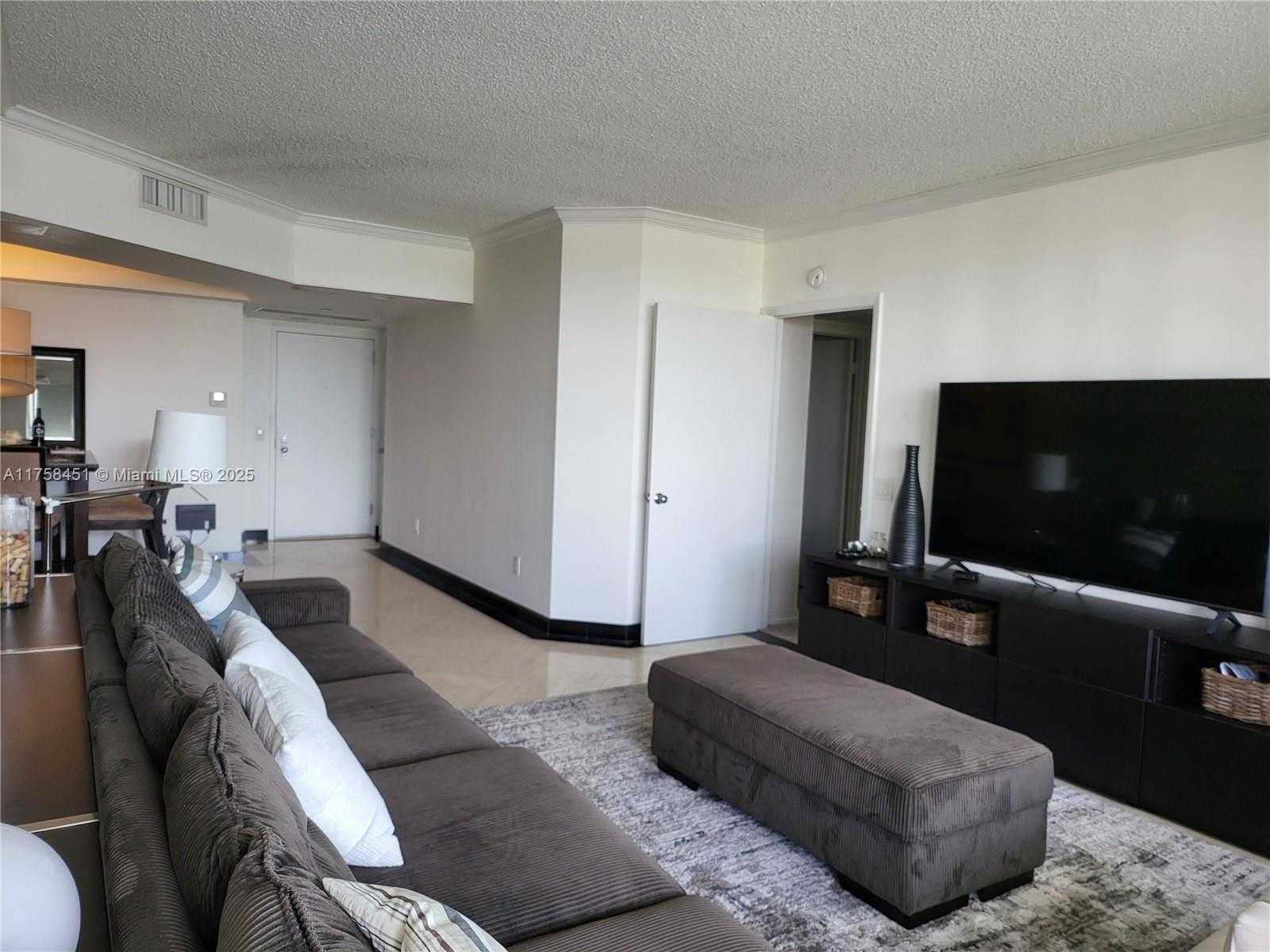 Small Image of 21205 YACHT CLUB DR #907, Aventura Number 2