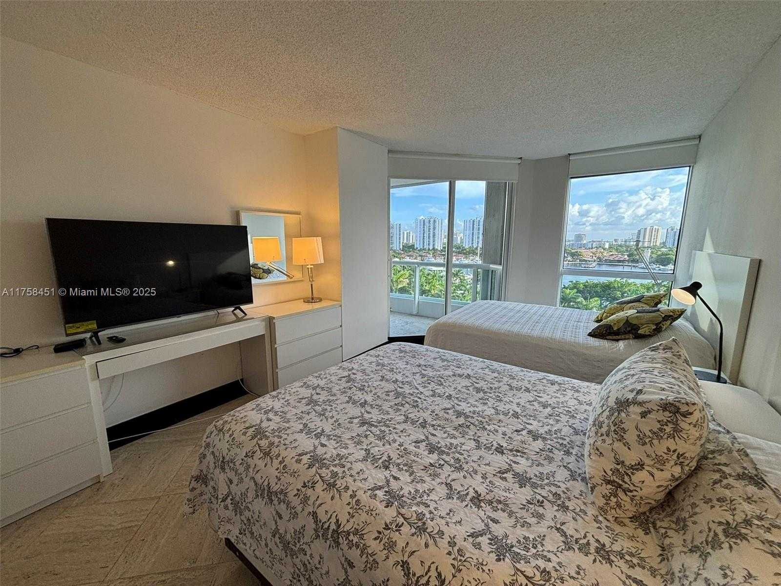 Small Image of 21205 YACHT CLUB DR #907, Aventura Number 20