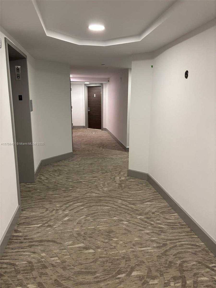 Small Image of 21205 YACHT CLUB DR #907, Aventura Number 25