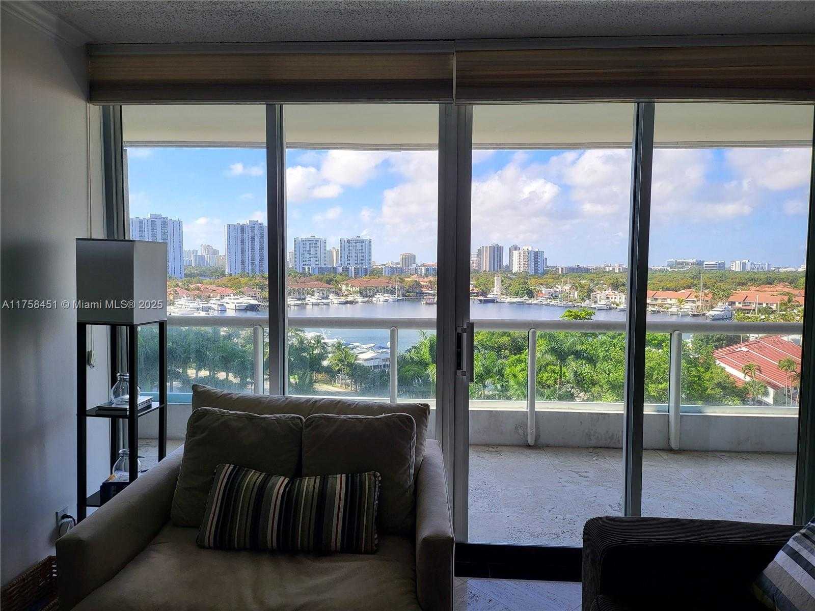 Small Image of 21205 YACHT CLUB DR #907, Aventura Number 3