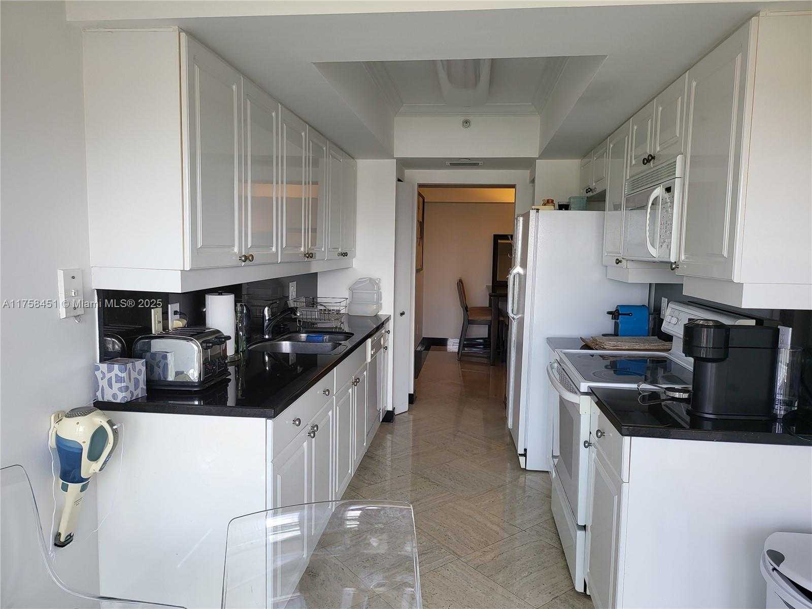 Small Image of 21205 YACHT CLUB DR #907, Aventura Number 7