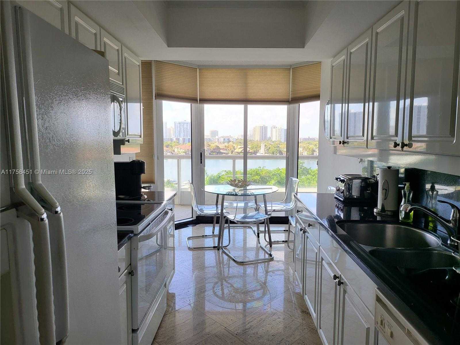 Small Image of 21205 YACHT CLUB DR #907, Aventura Number 8