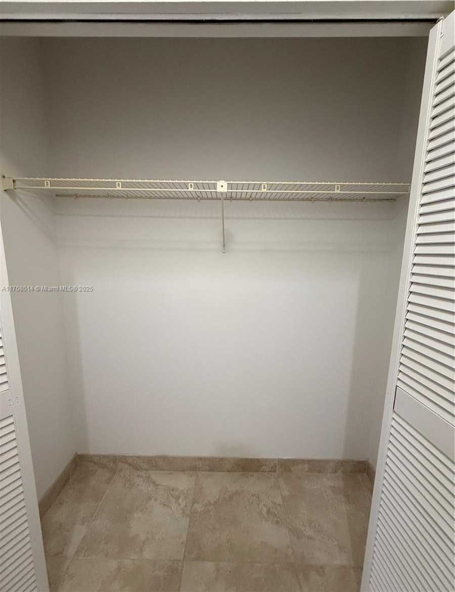 Small Image of 2500 PARKVIEW DR #1909, Hallandale Beach Number 17