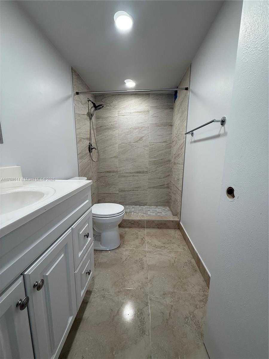 Small Image of 2500 PARKVIEW DR #1909, Hallandale Beach Number 18