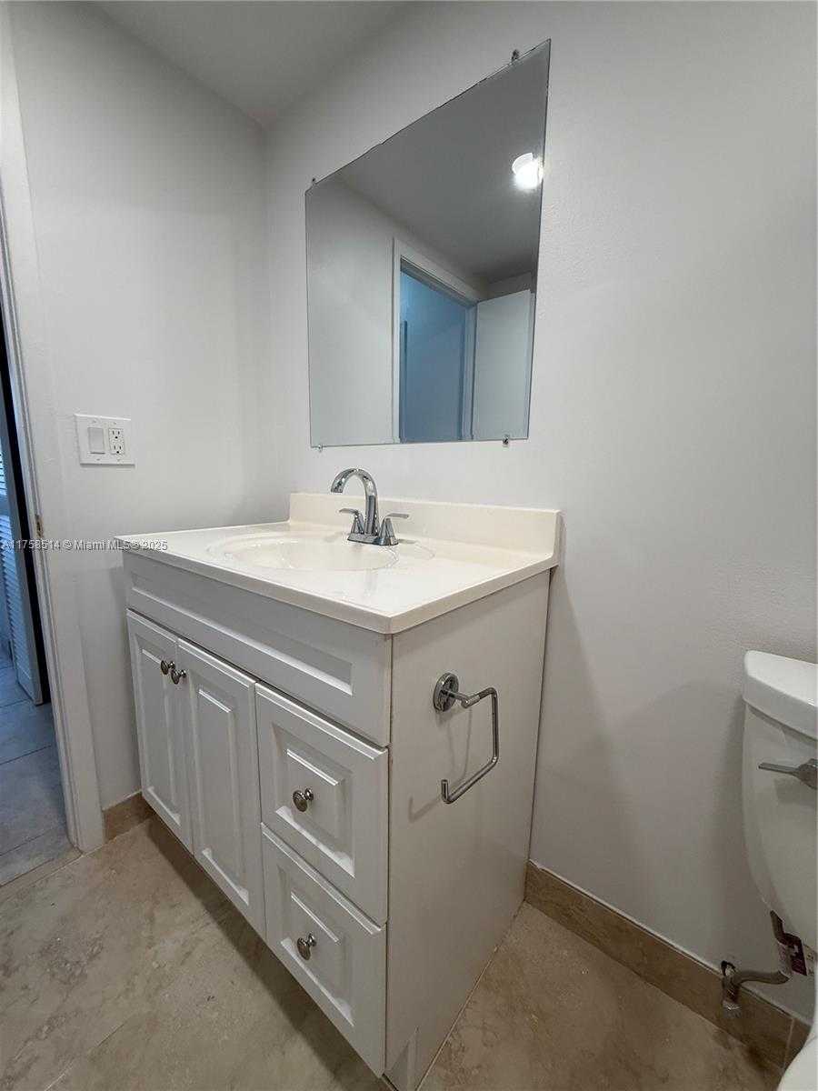 Small Image of 2500 PARKVIEW DR #1909, Hallandale Beach Number 19