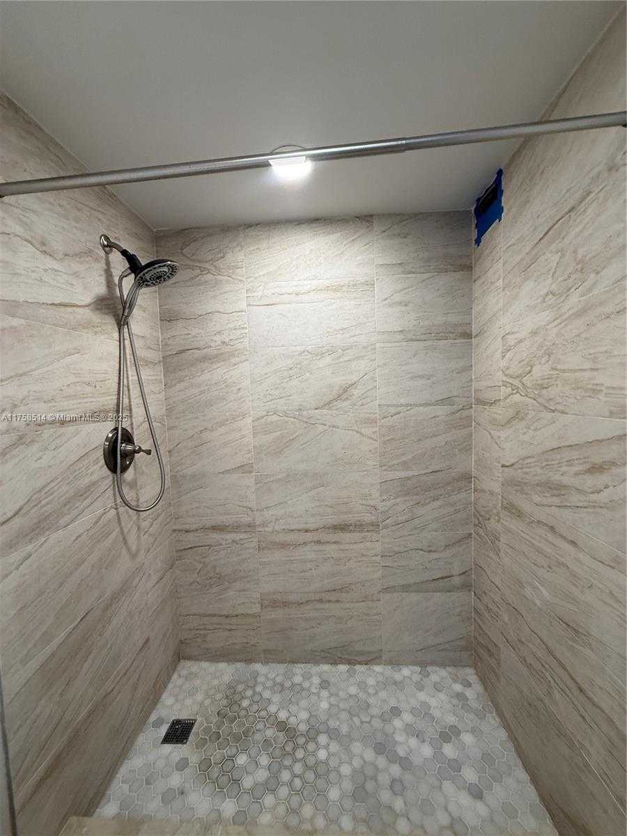 Small Image of 2500 PARKVIEW DR #1909, Hallandale Beach Number 20