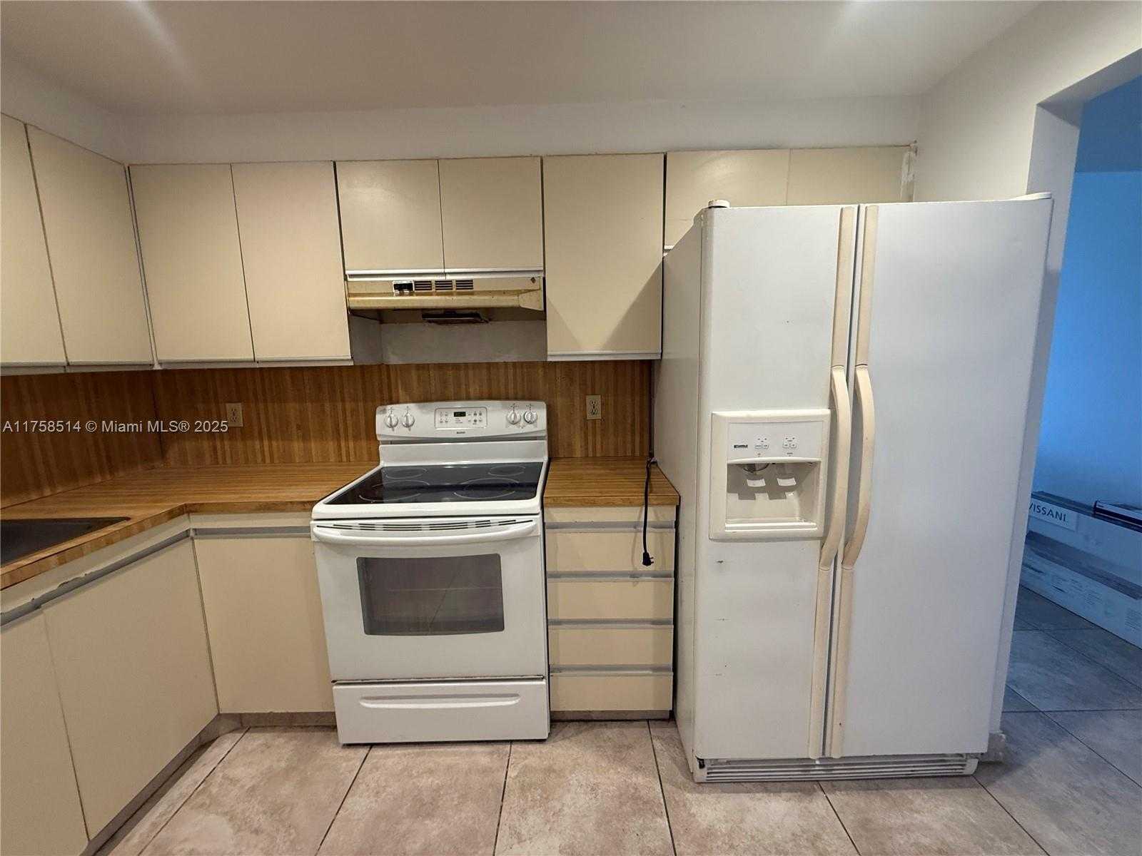 Small Image of 2500 PARKVIEW DR #1909, Hallandale Beach Number 5