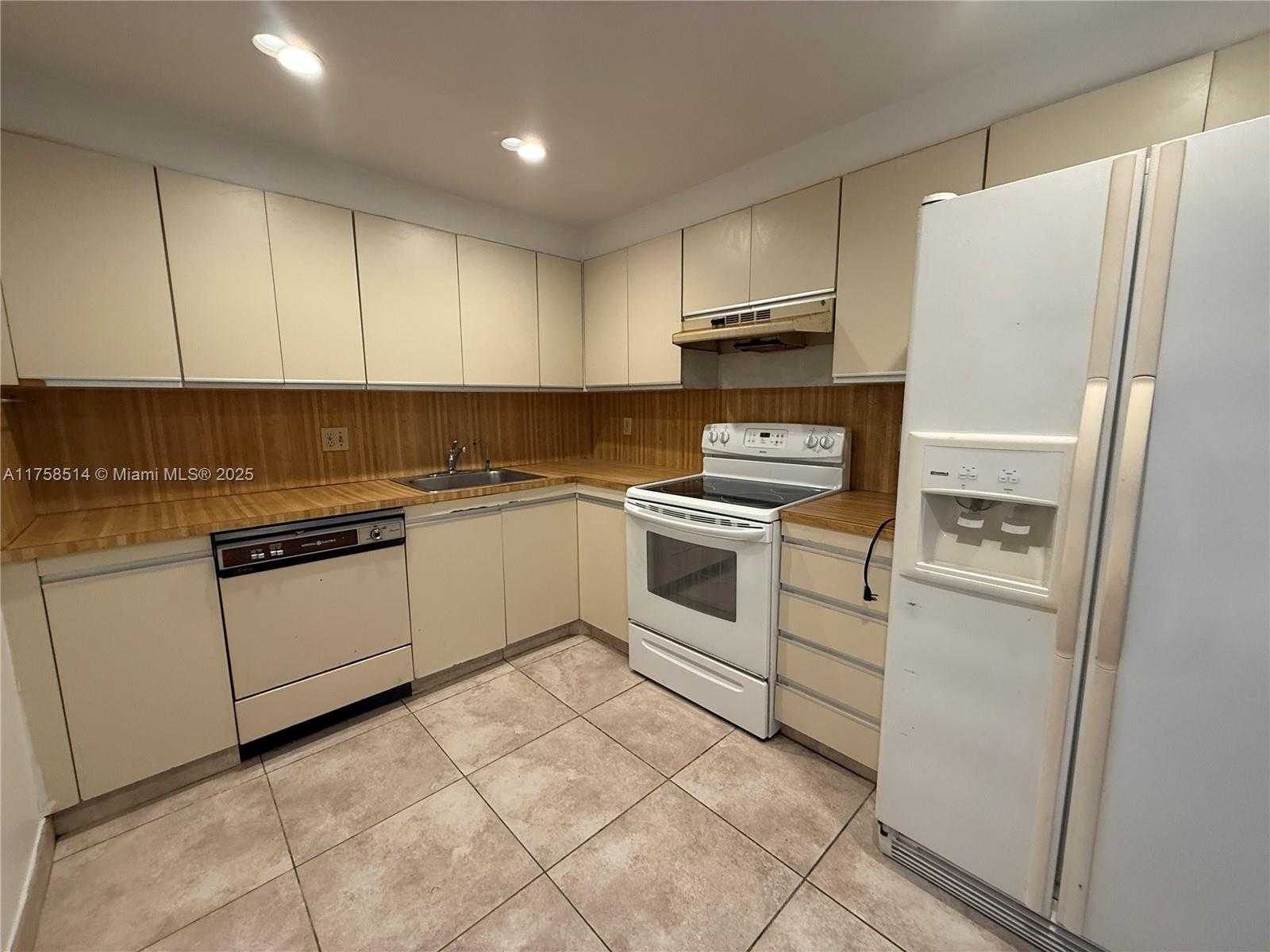 Small Image of 2500 PARKVIEW DR #1909, Hallandale Beach Number 6