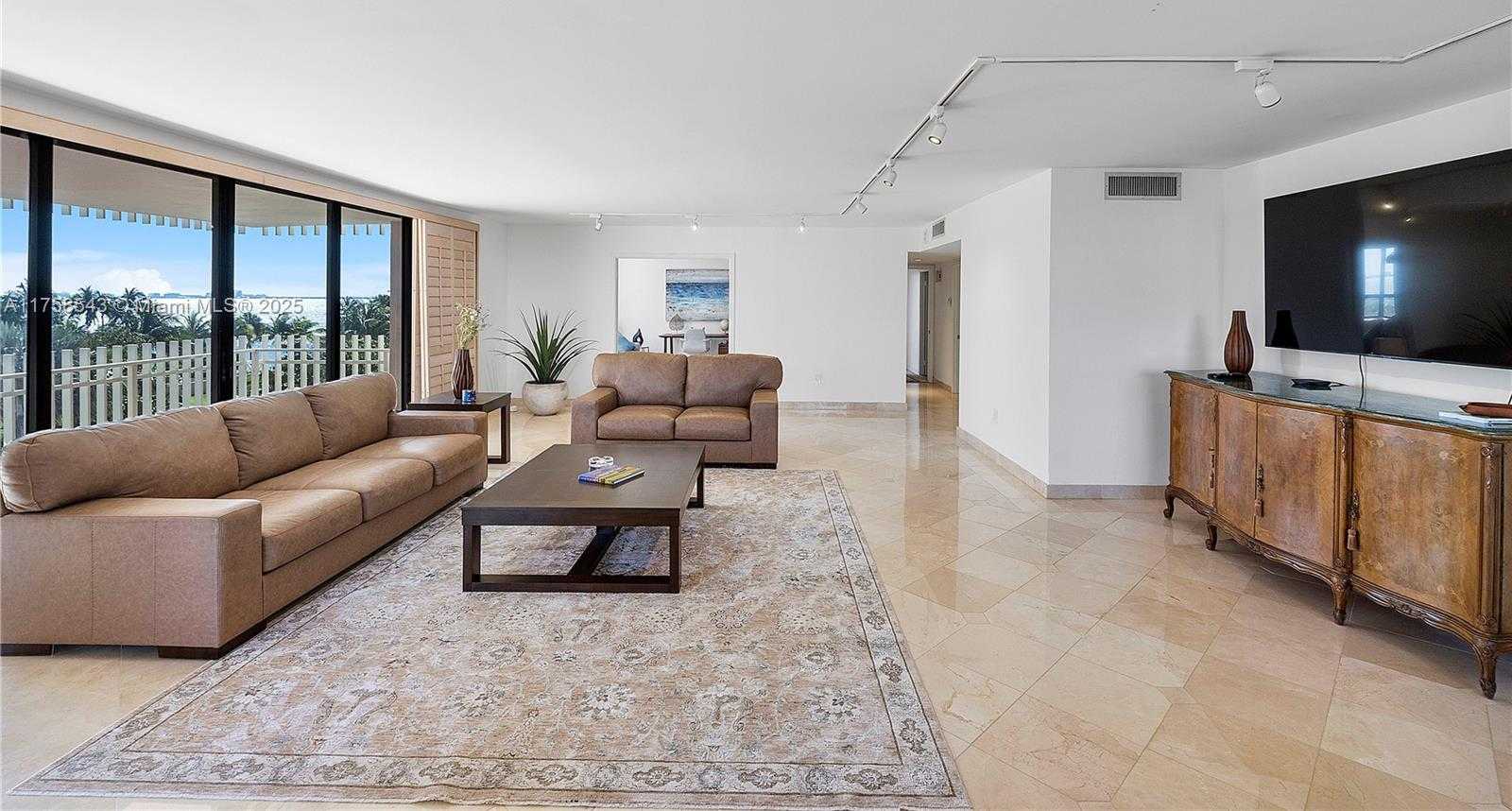 Small Image of 2 Grove Isle Dr, Miami, FL 33133, USA Number 2
