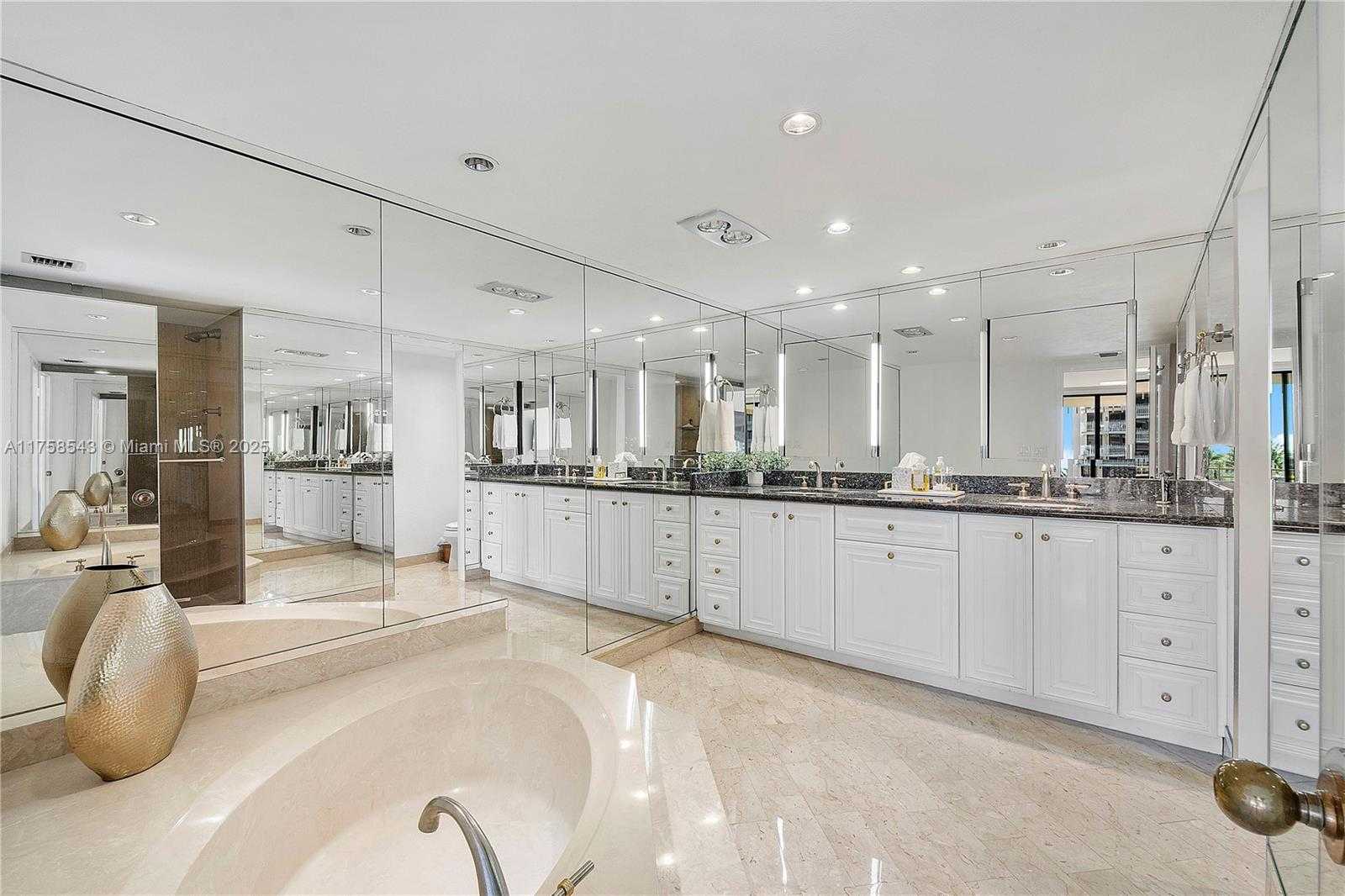 Small Image of 2 Grove Isle Dr, Miami, FL 33133, USA Number 25