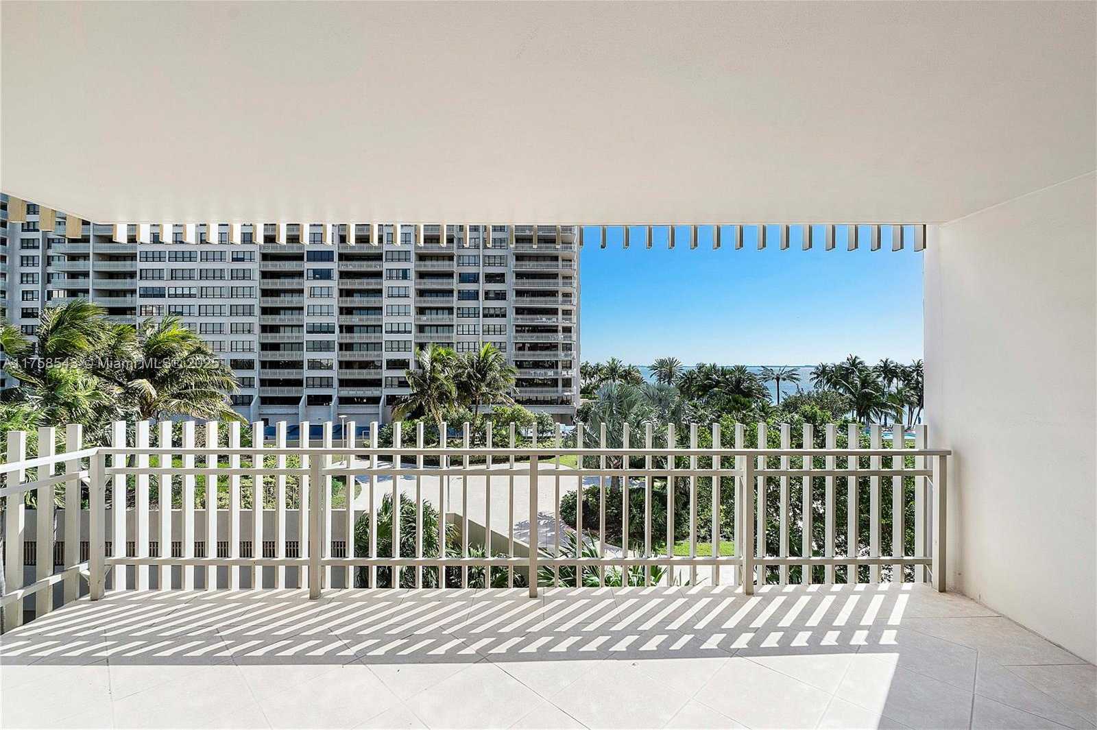 Small Image of 2 Grove Isle Dr, Miami, FL 33133, USA Number 29