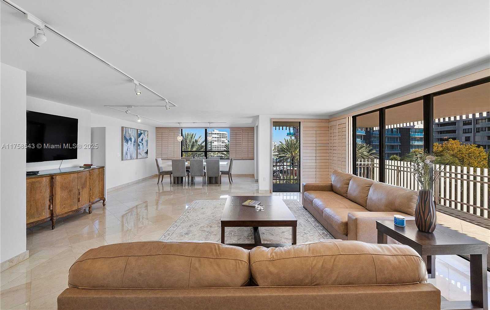 Small Image of 2 Grove Isle Dr, Miami, FL 33133, USA Number 3