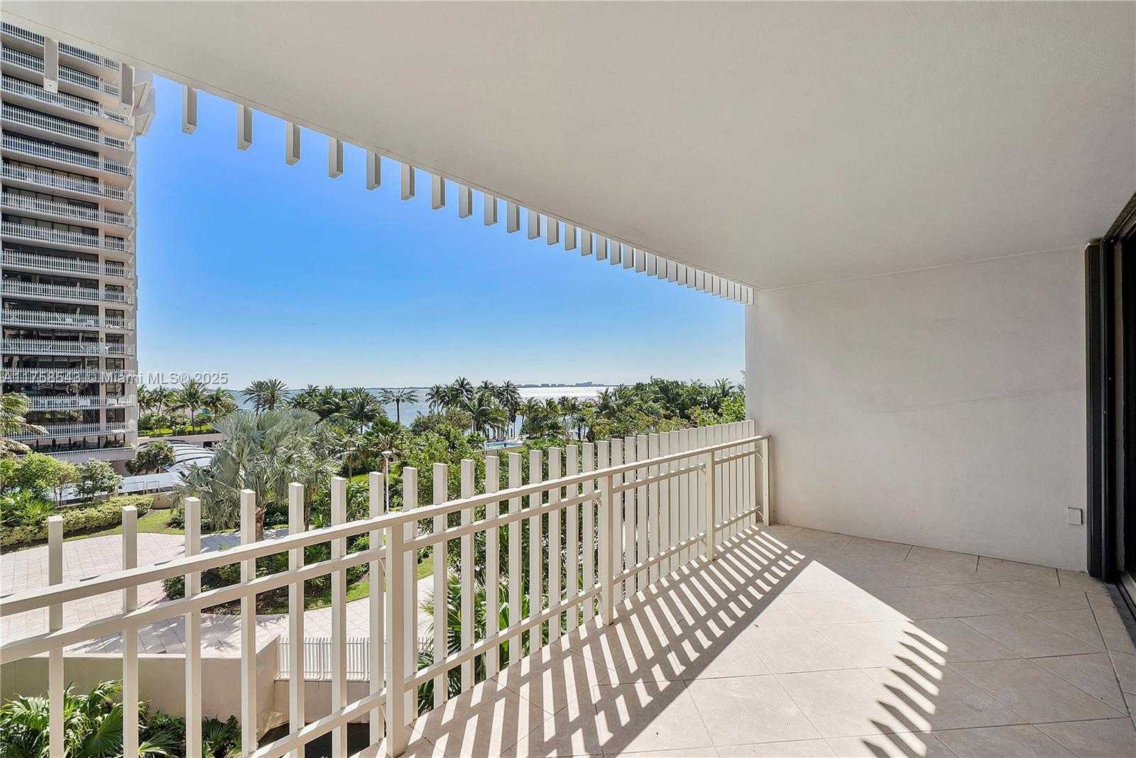 Small Image of 2 Grove Isle Dr, Miami, FL 33133, USA Number 31