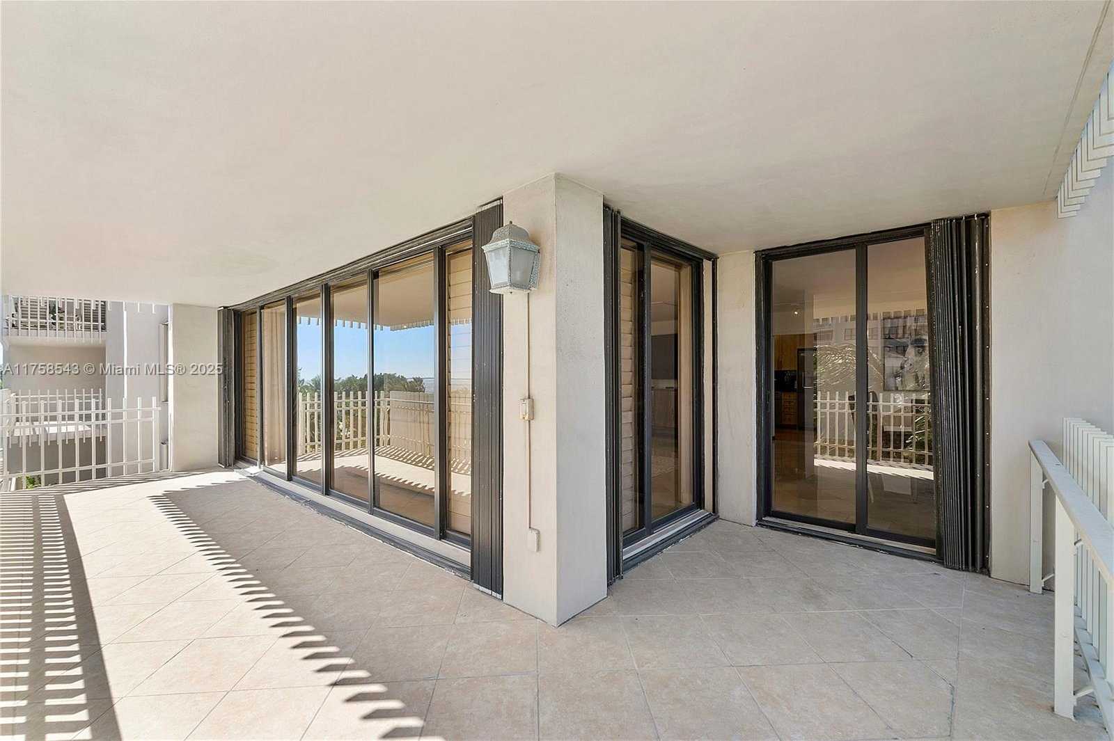Small Image of 2 Grove Isle Dr, Miami, FL 33133, USA Number 32