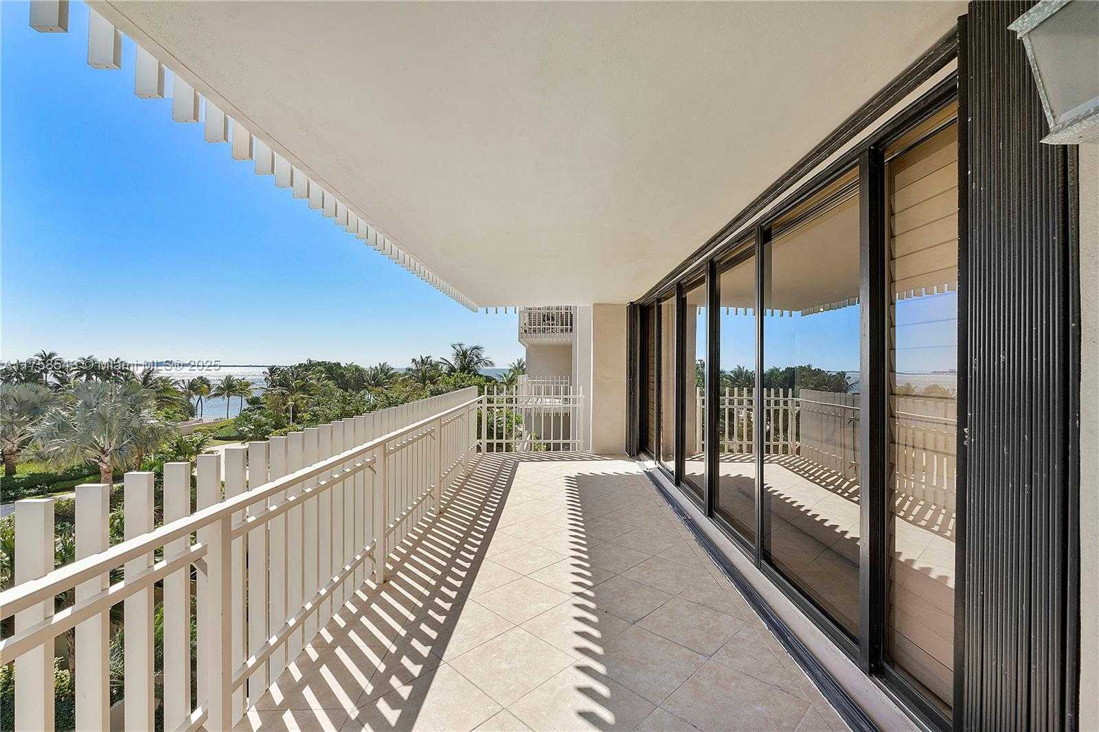 Small Image of 2 Grove Isle Dr, Miami, FL 33133, USA Number 33