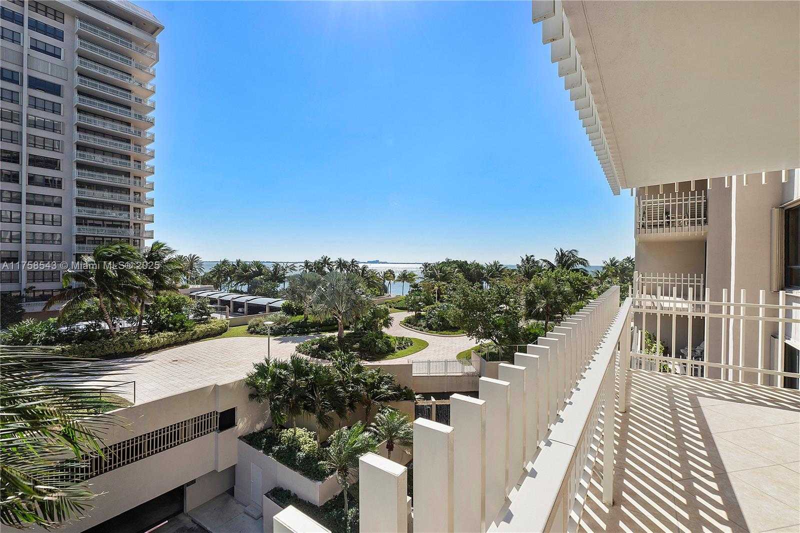 Small Image of 2 Grove Isle Dr, Miami, FL 33133, USA Number 34