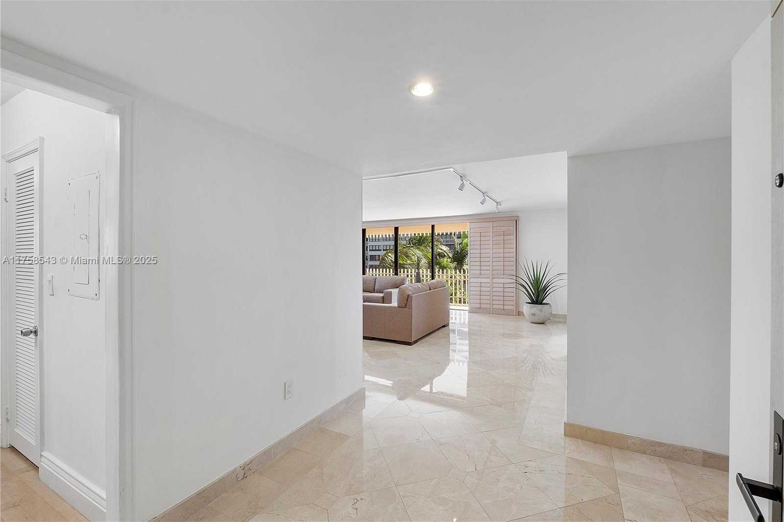 Small Image of 2 Grove Isle Dr, Miami, FL 33133, USA Number 8