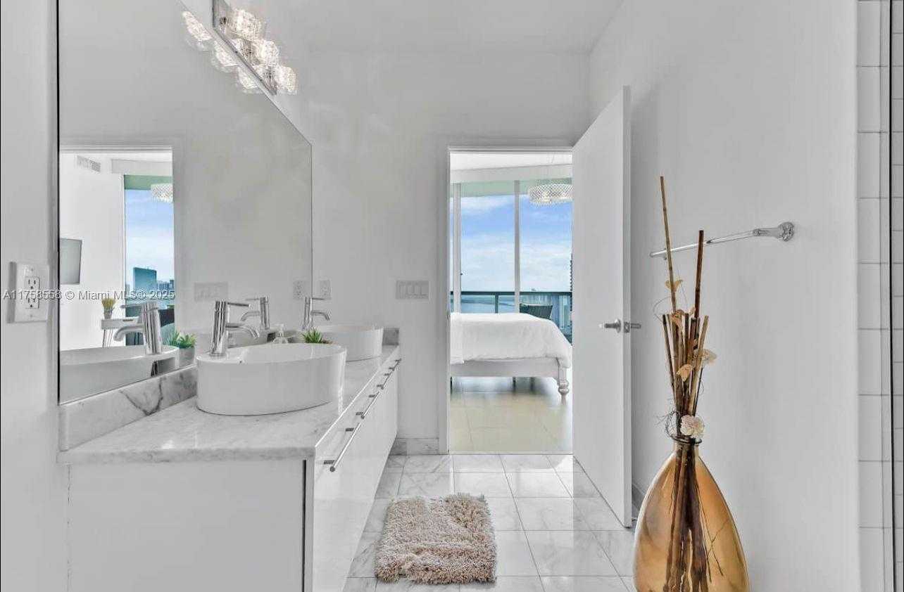 Small Image of 888 BISCAYNE BLVD #4701, Miami Number 18
