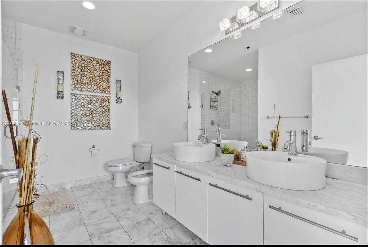 Small Image of 888 BISCAYNE BLVD #4701, Miami Number 19
