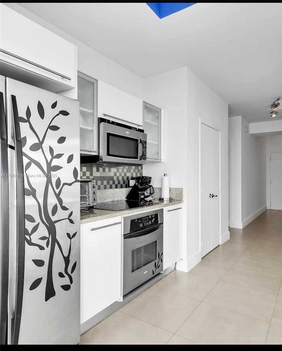 Small Image of 888 BISCAYNE BLVD #4701, Miami Number 2