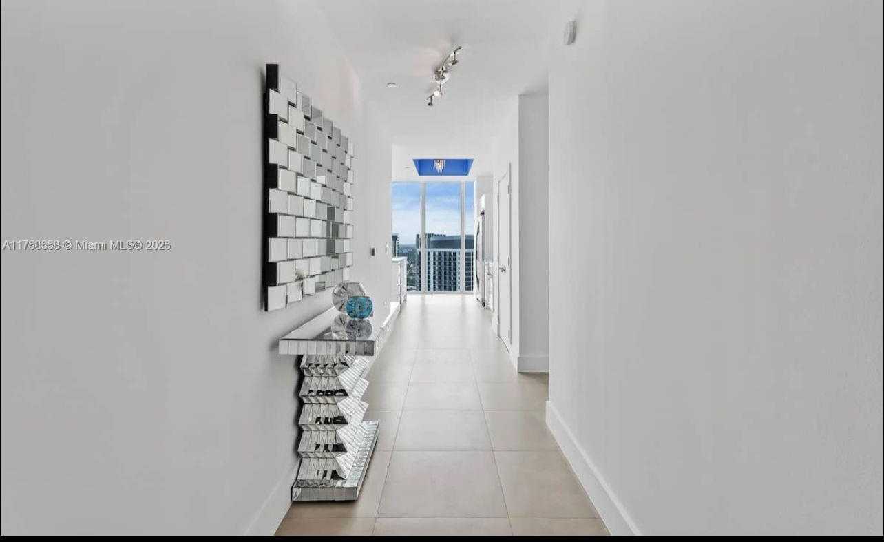 Small Image of 888 BISCAYNE BLVD #4701, Miami Number 27